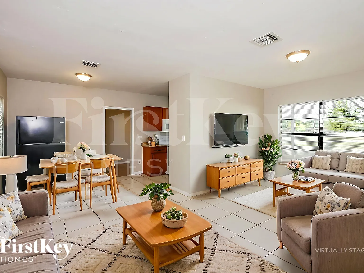 3 bed, 2.0 bath, 1325 sqft, $2,650 — Photo 4