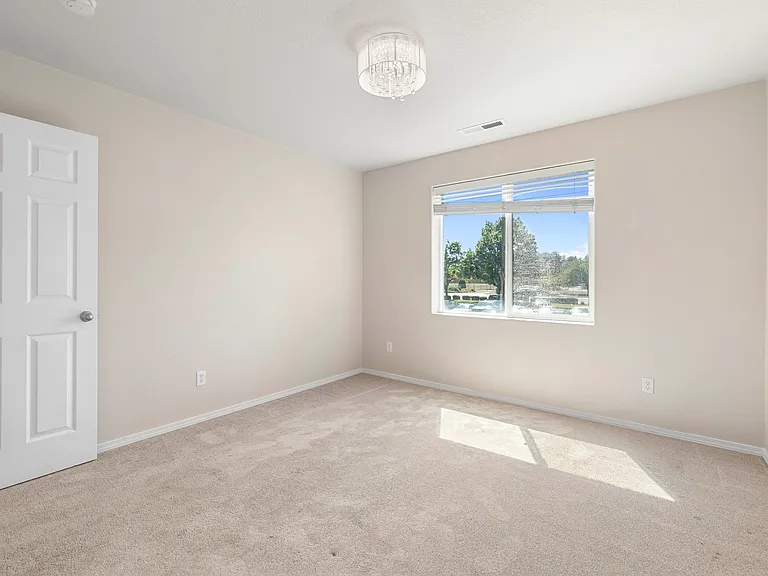 1639 SW Wright Pl — Photo 30