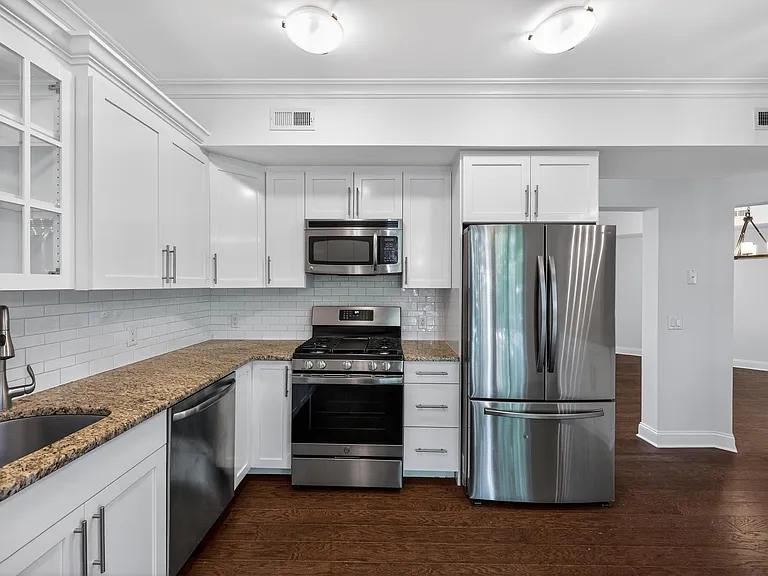 200 Laird Ave #204 — Photo 13
