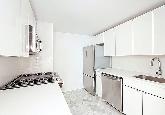 5th image of 225 E 7th St #6E