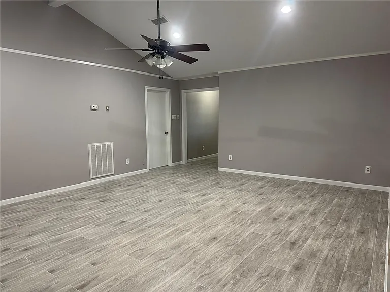 3815 Avenue R — Photo 11