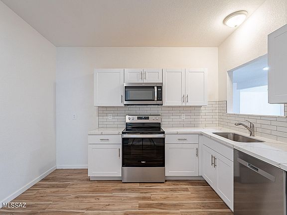 4th image of 7028 N Starview Dr
