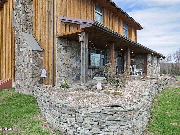 3rd image of 604 Long Pond Rd