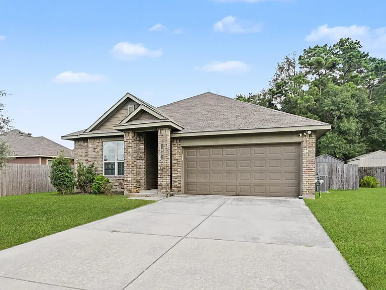 1061 Shadow Bend Ct — Photo 2