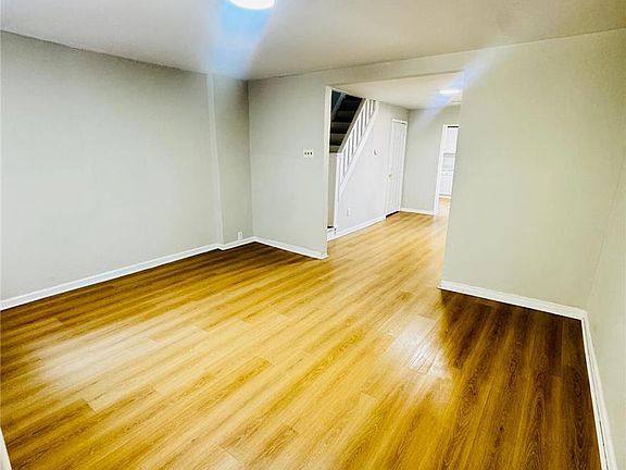 2nd image of 731 Chestnut St