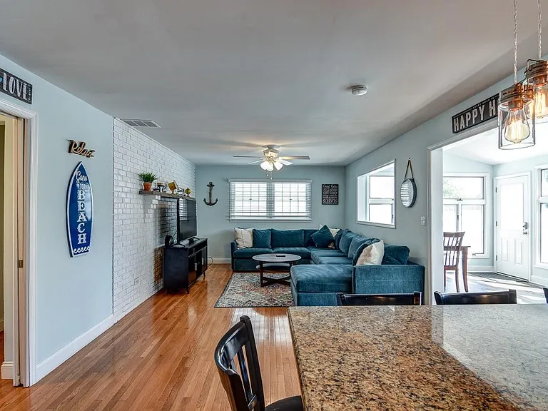 208 New York Ave — Photo 30