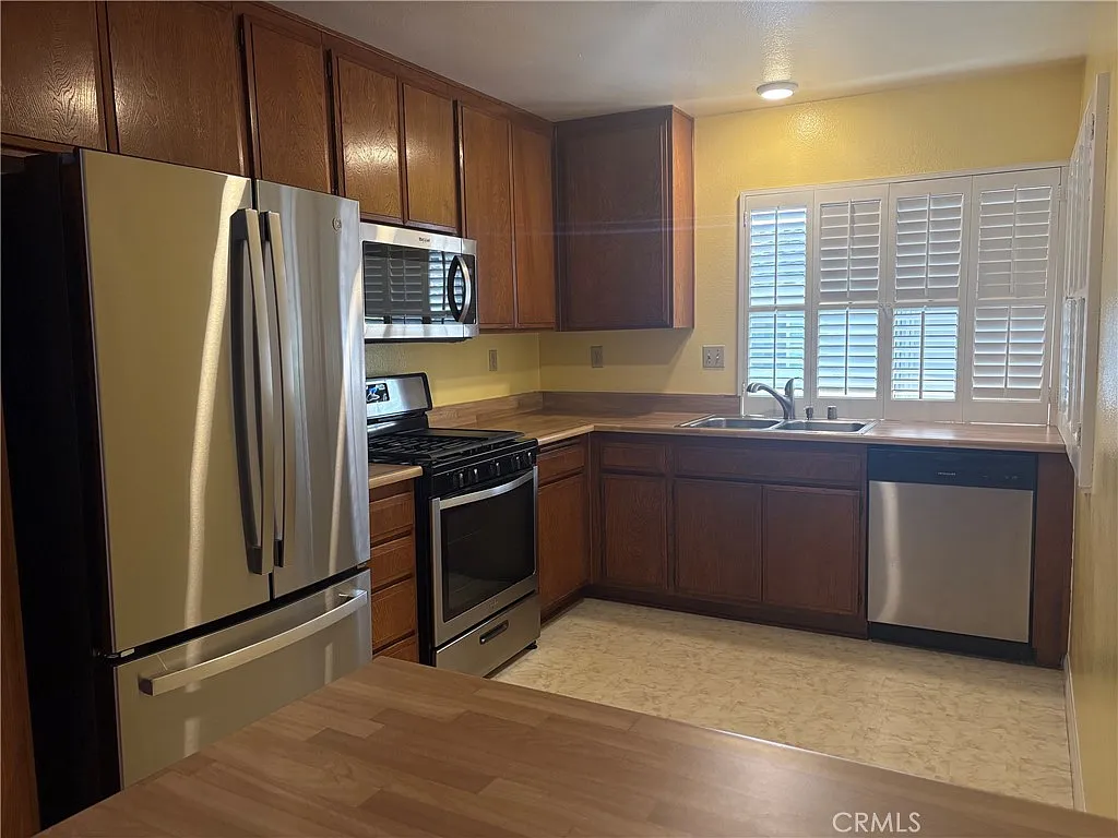 2 bed, 888 sqft, $3,100 — Photo 4