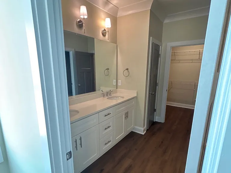 235 Pearl St — Photo 5