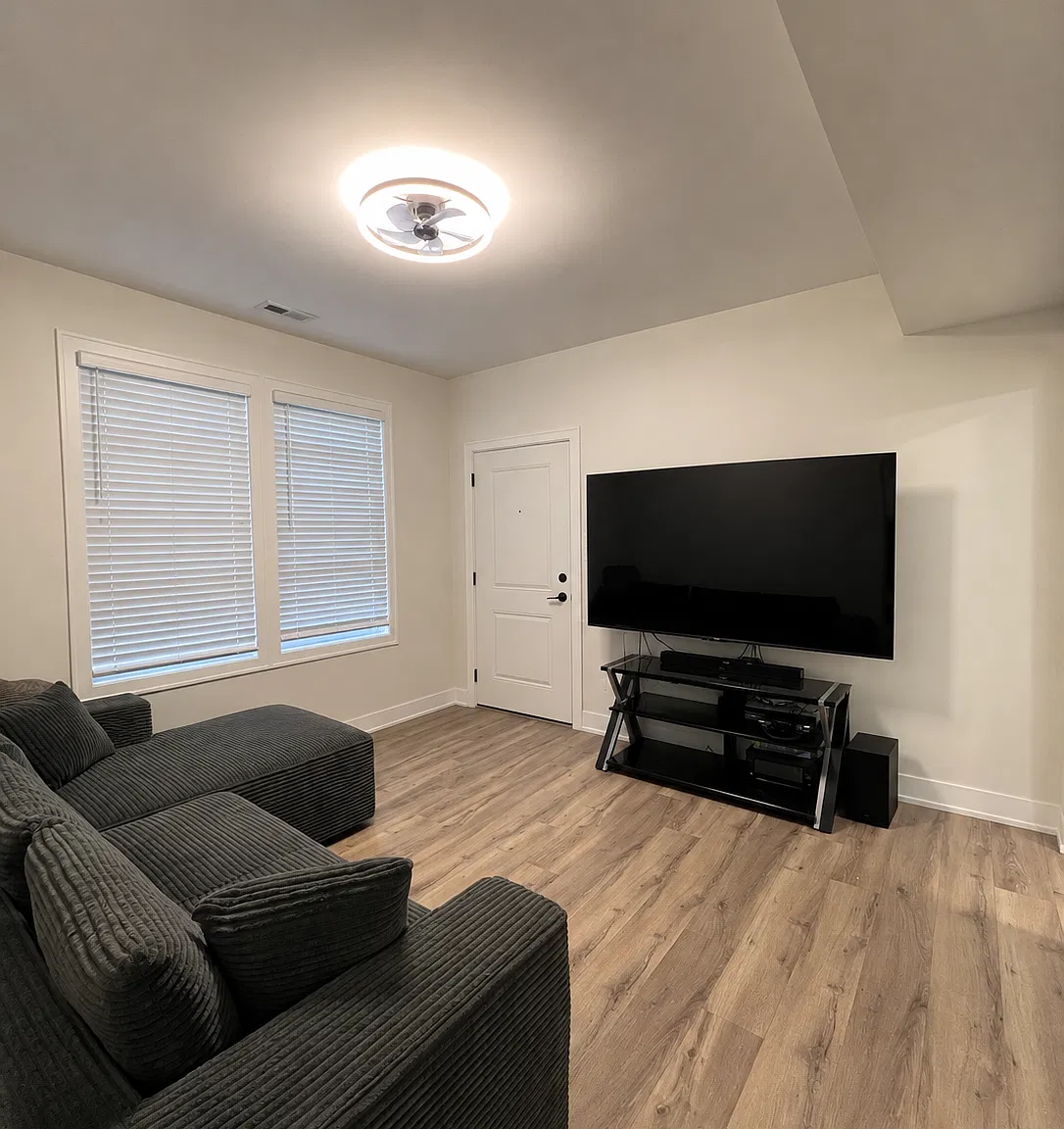 1 bed, 1000 sqft, $1,550 — Photo 4