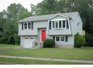176 Cartpath Dr, Meriden, CT 06450