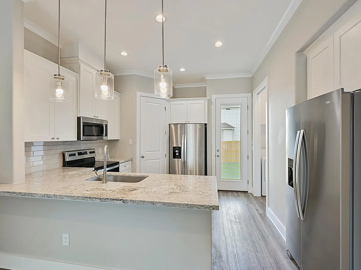 8 bed, 8.5 bath, 3033 sqft, $9,600 — Photo 2