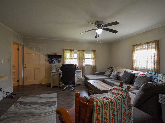 5th image of 312 W Steele St
