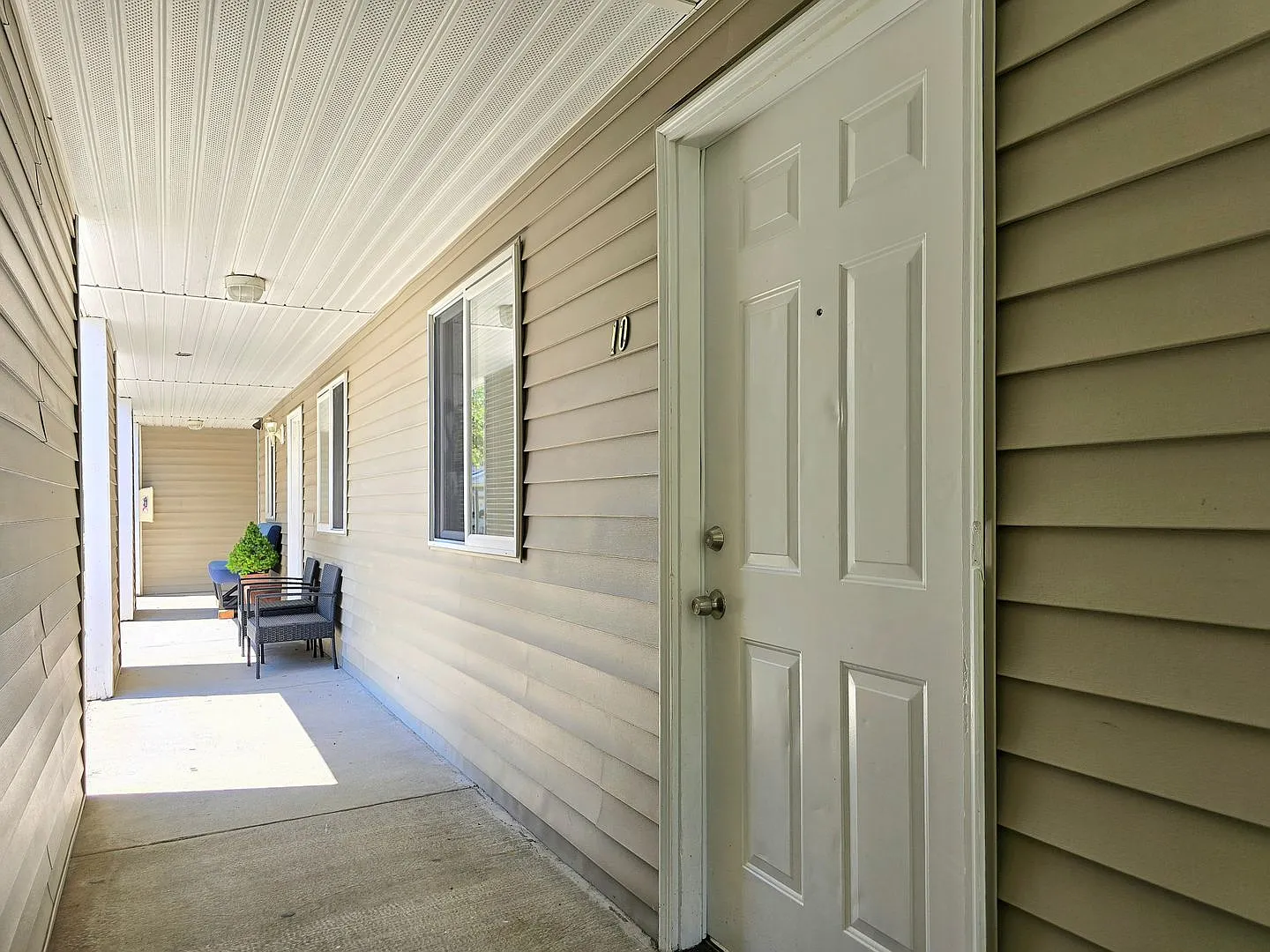 100th Street Apartments — Photo 2