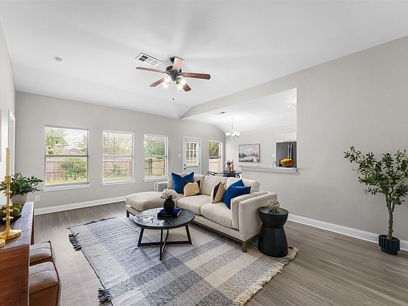 3rd image of 2408 Castle Ridge Dr
