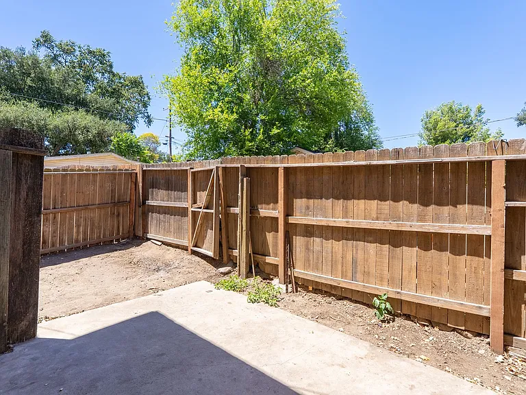 1717 Pine Street — Photo 20