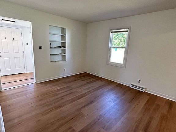 3rd image of 4927 Arbor Way