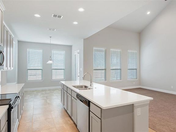 5th image of 313 Lexington Ave