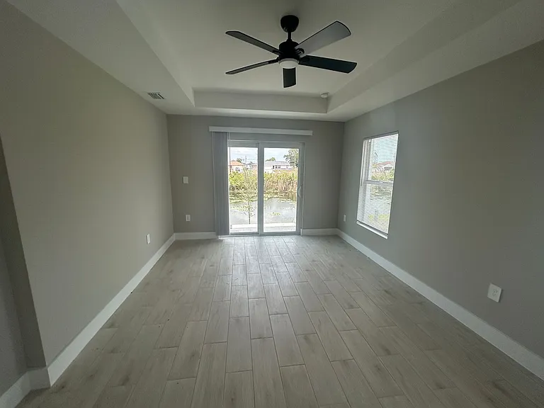 2524 NE 1st Pl — Photo 7
