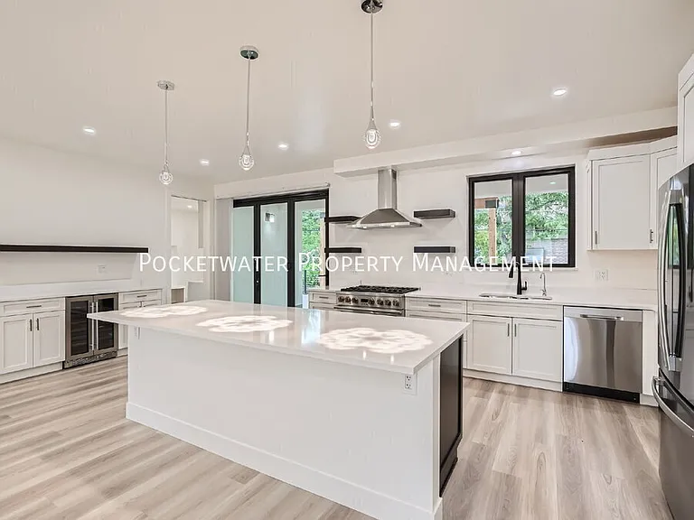 3595 Darley Ave — Photo 8