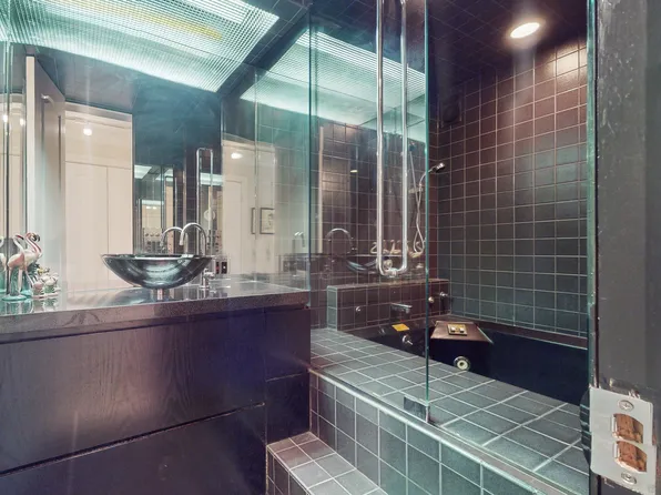 360 East 72nd Street image 14 of 22