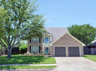 1914 Wood Crest Dr, Grapevine, TX 76051