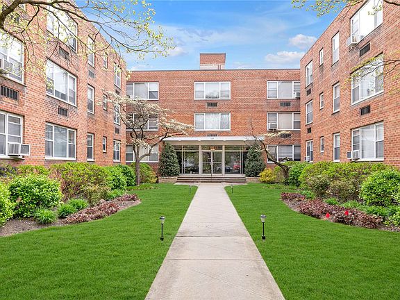 2nd image of 125 Main St APT 1D