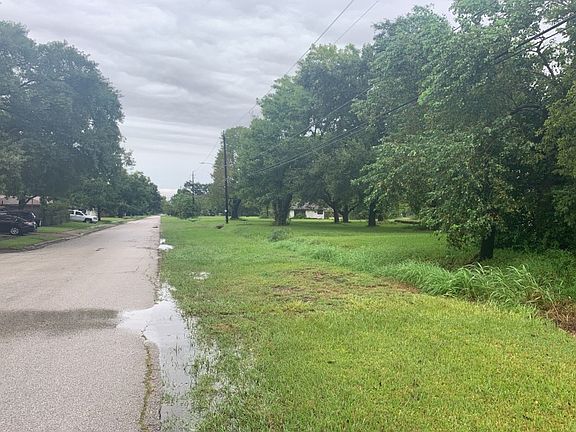 5th image of 10525 Gulf Meadows Dr