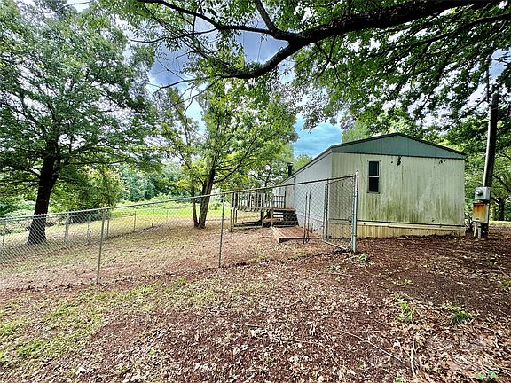 4th image of 231 Horseshoe Dr