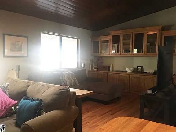 4th image of 19480 Pleasantview Dr #118