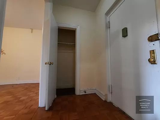4th image of 1044 45th St #O3