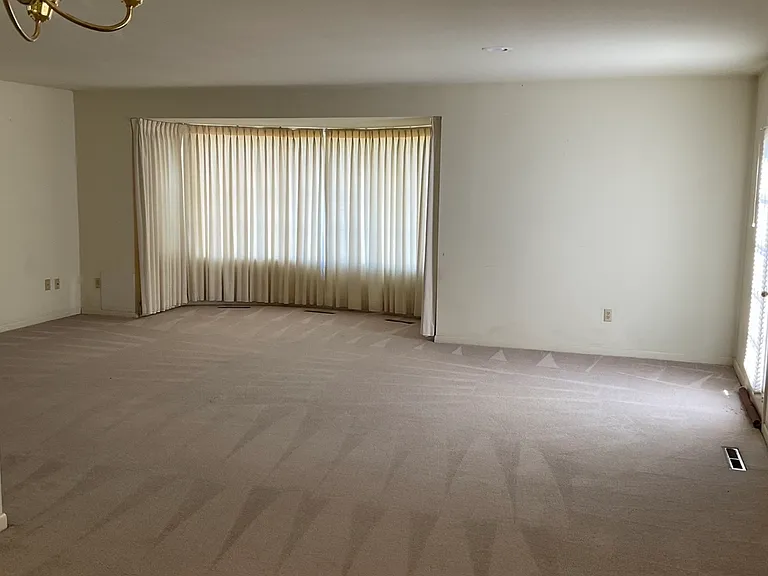 609 S Broadway Ave — Photo 4
