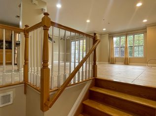 21 Mallard Pl, Secaucus, NJ 07094