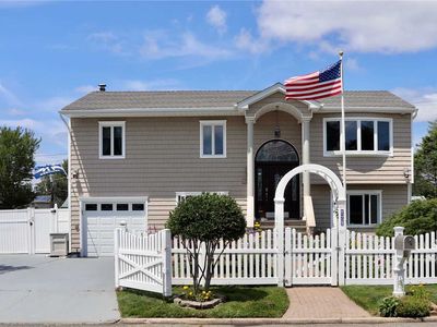 75 Jewel St, Brentwood, NY, 11717