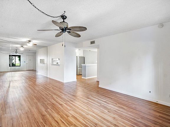4th image of 6504 Chasewood Dr #B
