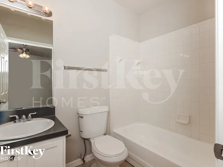 1155 Schumann Dr — Photo 12