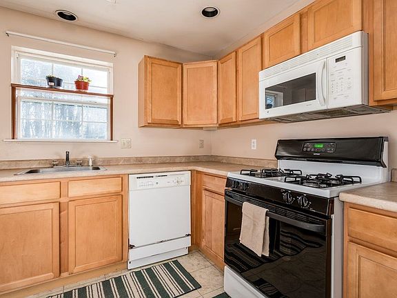 3rd image of 15 Tampa Drive #B