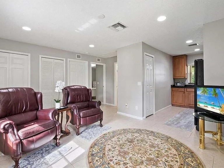 17065 82nd Rd N #GUEST HOUSE — Photo 2