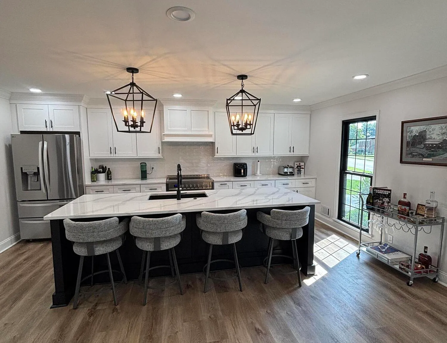 3 bed, 2.0 bath, 2770 sqft, $3,750 — Photo 4