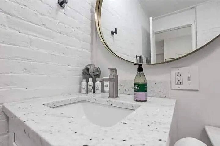 82 Price Avenue B — Photo 4