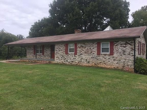3rd image of 211 W Iredell Cir