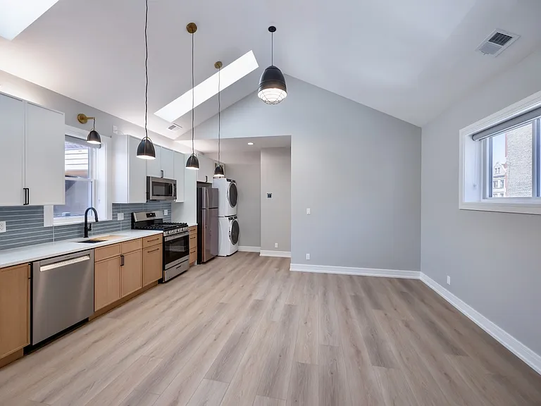 1809 S Laflin St #2R — Photo 4