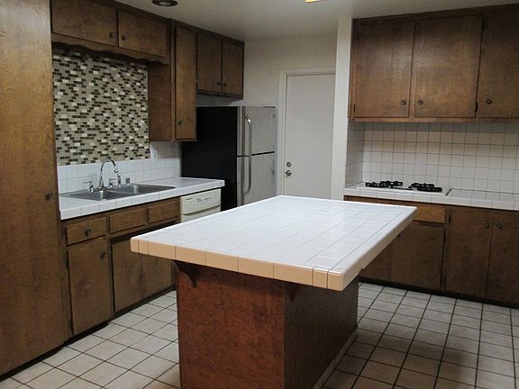 4th image of 1377 Woodside Dr