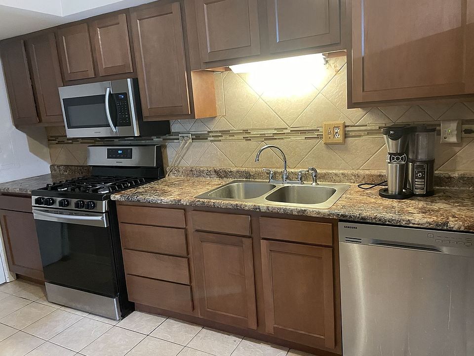 1st image of 2166 Country Club Dr