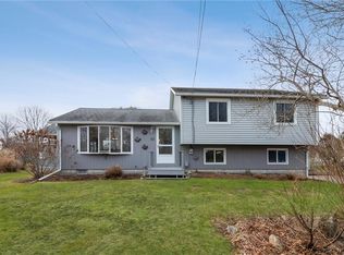 22 Ocean View Dr, Narragansett, RI 02882