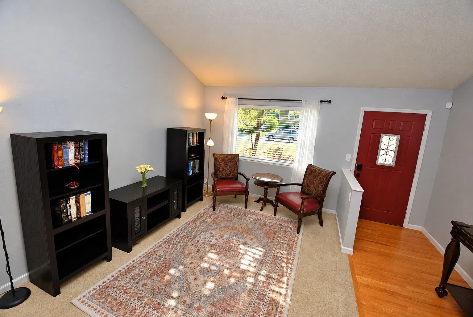 4 bed, 2.5 bath, 2305 sqft, $2,450 — Photo 3