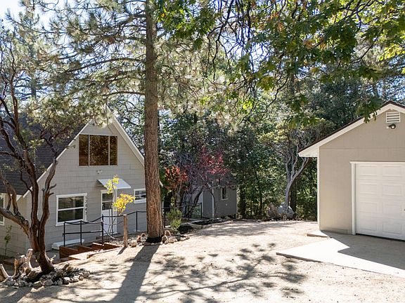 3rd image of 52647 Pine Cove Rd