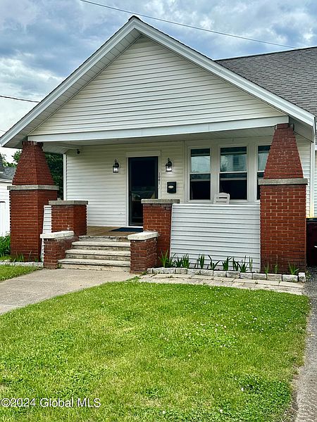 3rd image of 1061 Laura Street