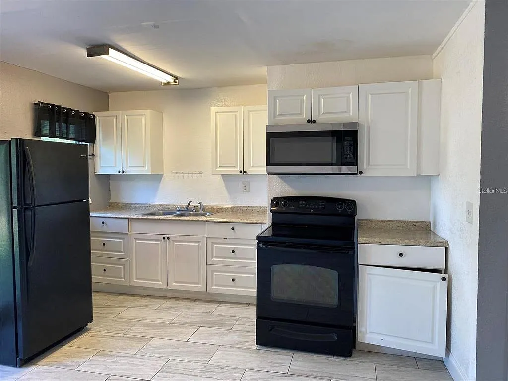 3 bed, 2.0 bath, 840 sqft, $1,400 — Photo 3