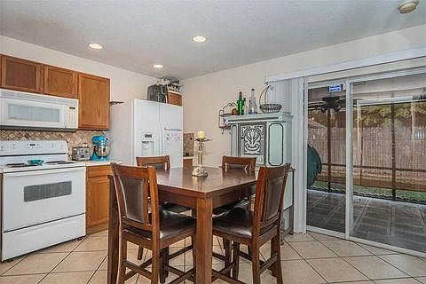 3rd image of 7606 Clovelly Park Pl