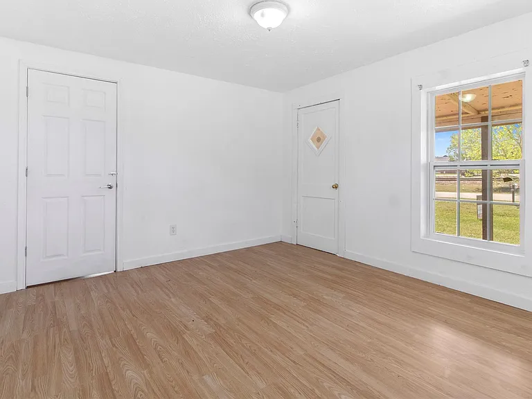 114 Melton St — Photo 3